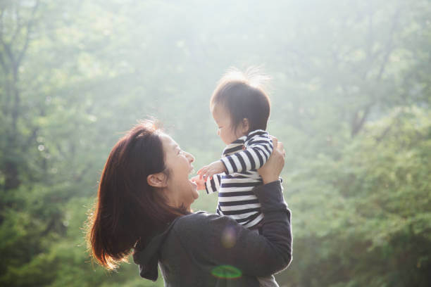 japan-woman-baby-lllt-ev-blog Japanese woman holding baby after lllt